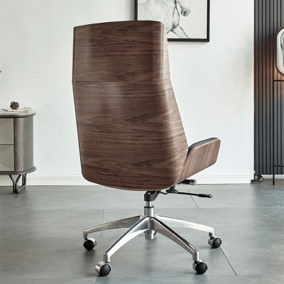 Zeitgen&ouml;ssischer Stuhl mit hoher R&uuml;ckenlehne und ergonomischem Chefsessel