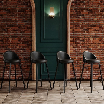 Industrieller Thekenhocker mit R&uuml;ckenlehne, Caf&eacute;-Barhocker aus Eisen mit Lederkissen und Pedal