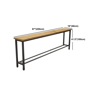 Moderner Thekentisch aus Holz mit rechteckiger Tischplatte und schwarzem Sockel