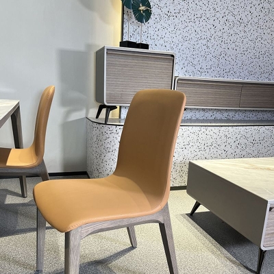 Sedia da pranzo moderna in pelle Sedia da sala da pranzo in legno senza braccioli per uso domestico