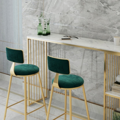 Barhocker mit gr&uuml;nen Kissen, armloser Barhocker mit goldenen Metallbeinen