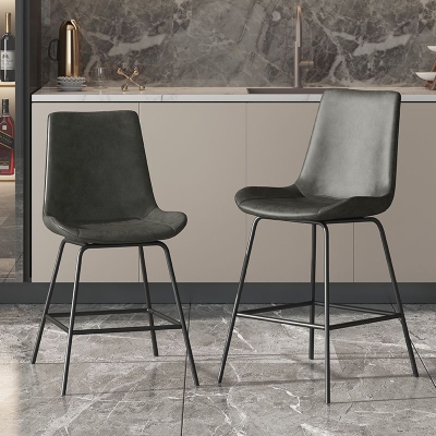 Sgabelli da bancone e bar contemporanei in pelle Sgabelli da interno con finitura opaca con struttura in metallo