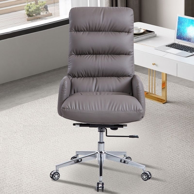 Ergonomischer Chef-Computerstuhl mit hoher R&uuml;ckenlehne und Rollen