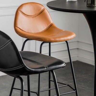 Moderner, armloser Thekenhocker mit R&uuml;ckenlehne, Bistro-Barhocker aus Eisen mit Lederkissen