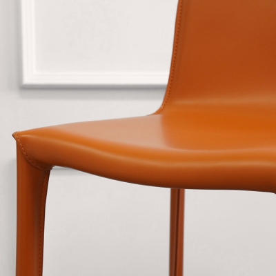 Moderne armlose Barhocker aus Kunstleder mit niedriger R&uuml;ckenlehne und Metallgestell