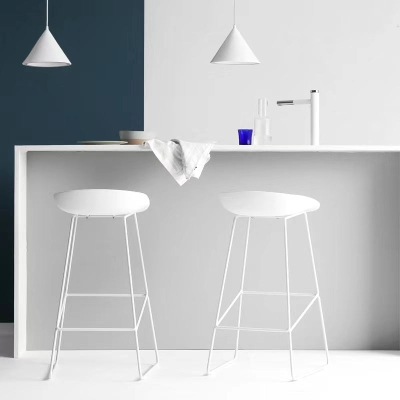 Industrieller Barhocker mit Eimer-Kunststoffhocker f&uuml;r Restaurant