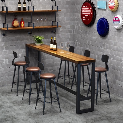 Industrieller Bar- und Thekenhocker aus Leder mit Fu&szlig;st&uuml;tze und niedriger R&uuml;ckenlehne f&uuml;r die Bar