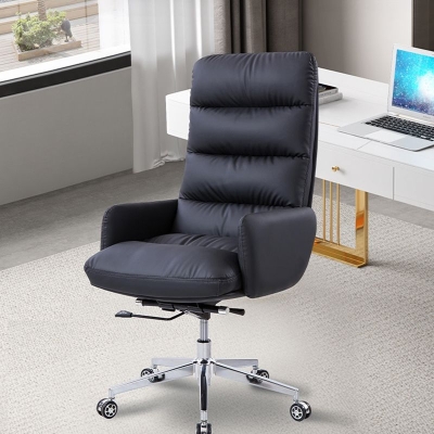 Ergonomischer Chef-Computerstuhl mit hoher R&uuml;ckenlehne und Rollen