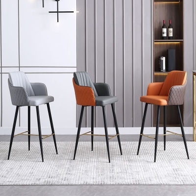 Barhocker im Glam-Stil mit Lederr&uuml;ckenlehne f&uuml;r das Esszimmer