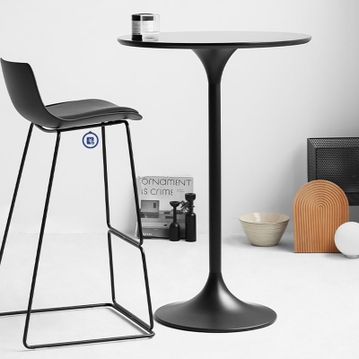 Zeitgen&ouml;ssischer runder Bartisch mit Metallsockel f&uuml;r Caf&eacute;s und Pausenr&auml;ume