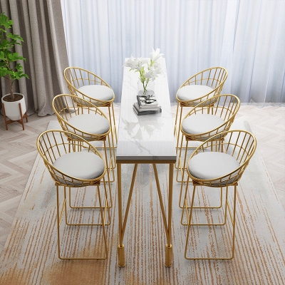 Skandinavischer gepolsterter Thekenhocker, barhoher Barhocker f&uuml;r das Wohnzimmer