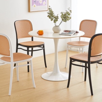 Barhocker aus Kunststoff im Industriestil mit R&uuml;ckenlehne und Thekenhocker f&uuml;r Restaurants und Bristol