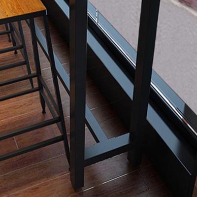 Schwarzer Tisch mit Metallbasis, nat&uuml;rlicher, rechteckiger Bartisch aus massivem Holz