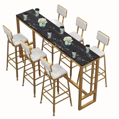 Glamour&ouml;ser Bistrotisch mit goldfarbenem Metallbock und polierter Steinplatte