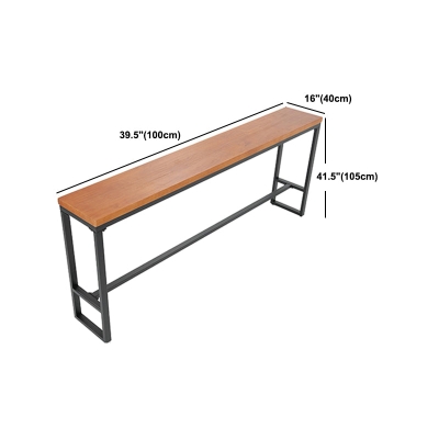 Bartisch im zeitgen&ouml;ssischen Stil, rechteckiger Bistro-Bartisch aus massivem Holz mit Fu&szlig;st&uuml;tze
