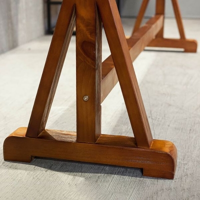 Brauner Bartisch mit Massivholzplatte f&uuml;r kleine Pl&auml;tze, moderner Pub-Tisch mit Bock