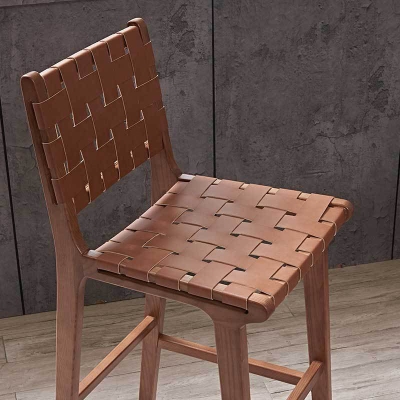 Industrieller Esszimmerhocker mit niedriger R&uuml;ckenlehne, Barhocker aus Massivholz und Fu&szlig;st&uuml;tze