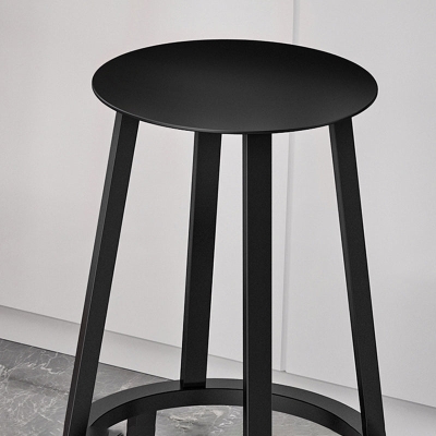 Industrieller drehbarer, r&uuml;ckenfreier Thekenhocker, Barhocker aus Eisen mit Pedal f&uuml;r die Bar