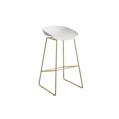 Barhocker aus Metall. Glamour&ouml;se armlose Barhocker mit goldenen Metallbeinen