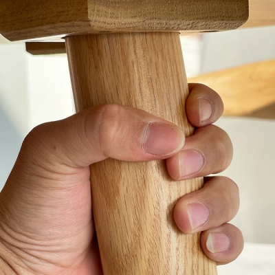 Moderner Bar-Esstisch f&uuml;r den Innenbereich, runder Massivholz-Bartisch