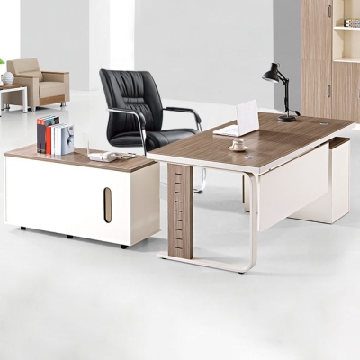 Moderner Management-B&uuml;rostuhl aus Leder mit feststehenden Armlehnen