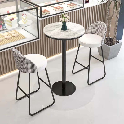 Sgabello da pranzo da negozio con poggiapiedi ad altezza industriale in pelle con base in metallo