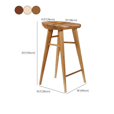 Zeitgen&ouml;ssischer Barhocker aus massivem Holz mit r&uuml;ckenfreiem, konturiertem Sitz und Fu&szlig;st&uuml;tze