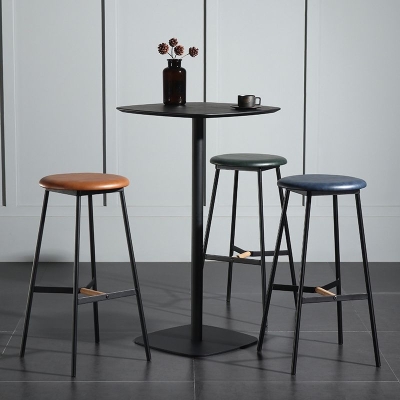 Zeitgen&ouml;ssischer quadratischer Bartisch mit Holzplatte f&uuml;r Caf&eacute; und Pausenraum