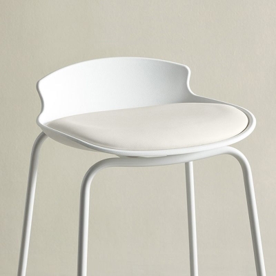 Zeitgen&ouml;ssischer Barhocker mit Metallgestell, Schalensitz aus wei&szlig;em Kunststoff f&uuml;r das Wohnzimmer