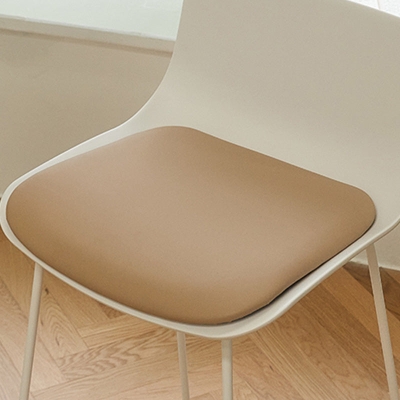 Skandinavischer Barhocker mit niedriger R&uuml;ckenlehne, Kunststoffhocker mit Metallgestell