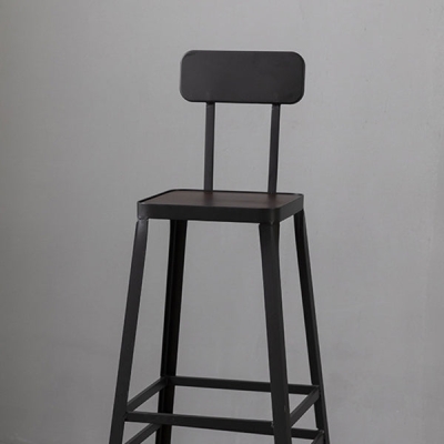 Moderner Thekenhocker, quadratischer Barhocker mit niedriger R&uuml;ckenlehne f&uuml;r den Innenbereich